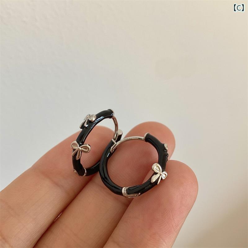 暮らしのお手伝いのピアス レディース 大人かわいい フレンチガーリー リボンデザイン 三色カラー 塗装仕上げ エナメル調 揺れる 耳飾り 耳輪 小ぶり 個性的 ギフト 華奢 エレガント レトロスタイル おしゃれ アクセサリー ファッション小物 上品 印象的 デイリー 普段｜アングル3