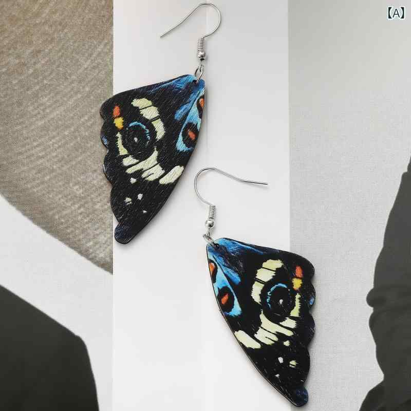 ピアス レディース アクセサリー 耳飾り 木製 ナチュラル素材 蝶々 翅モチーフ ヨーロッパ風 おしゃれ 個性派 多彩 カラフル 軽量 天然木 カジュアル デザイン 重ね付け 存在感 ジュエリー 耳元 エレガント 揺れる 普段使い デイリー 通勤 お出か