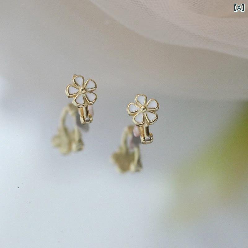 ピアス レディース 小雛菊 デイジー 花びら ホワイト 白系 韓国風 日系 レトロ シンプル 個性的 少女感 耳飾り 揺れる アクセサリー 耳元 おしゃれ 大人かわいい きれいめ ギフト 贈り物 デザイン お出かけ 普段使い デイリーユース デート カジ