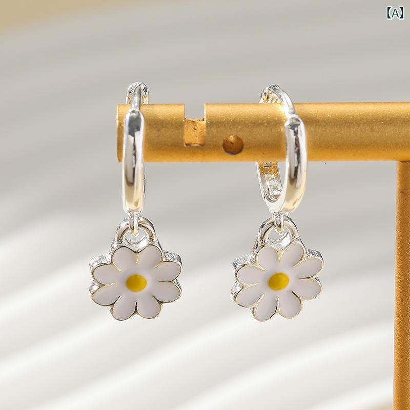 ピアス レディース デイジー 花 フラワー 小さめ 小ぶり スタッドピアス アクセサリー ジュエリー 耳飾り 金属アレルギー対応 环保合金 かわいい 森ガール系 ナチュラル カジュアル デイリー 通勤 通学 おしゃれ 大人かわいい ギフト