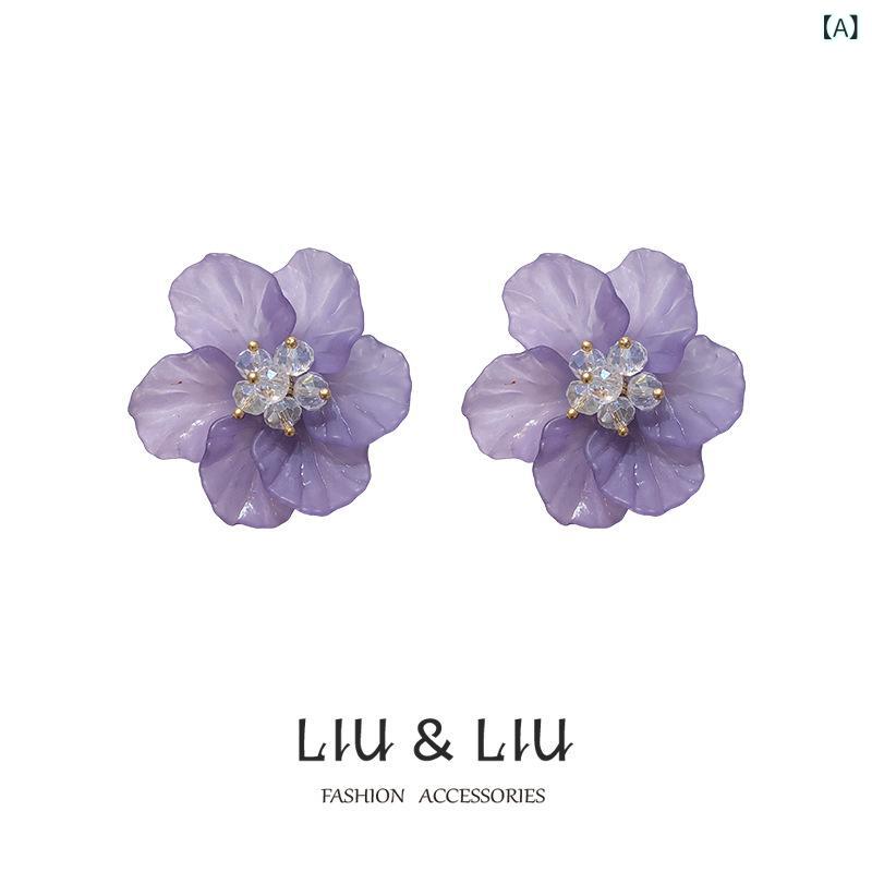 ピアス レディース アクセサリー 花 フラワー 大ぶり イヤリング 耳飾り おしゃれ かわいい 上品 華やか 揺れる 個性派 デザイン 大胆 インパクト 存在感 高級感 華奢見え デイリー 通勤 お出かけ パーティー 結婚式 二次会 披露宴 カジュアル