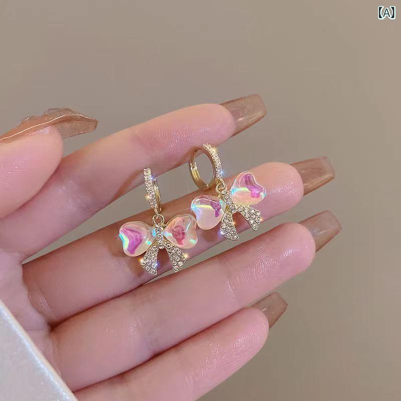 ピアス レディース ジルコニア 蝶々 モチーフ 耳飾り イヤリング 小ぶり 上品 おしゃれ 小衆デザイン きらきら 華やか 高級感 ファッション アクセサリー プレゼント シンプル 普段使い デイリー コーデ アクセント ジュエリー 大人 かわいい エレ