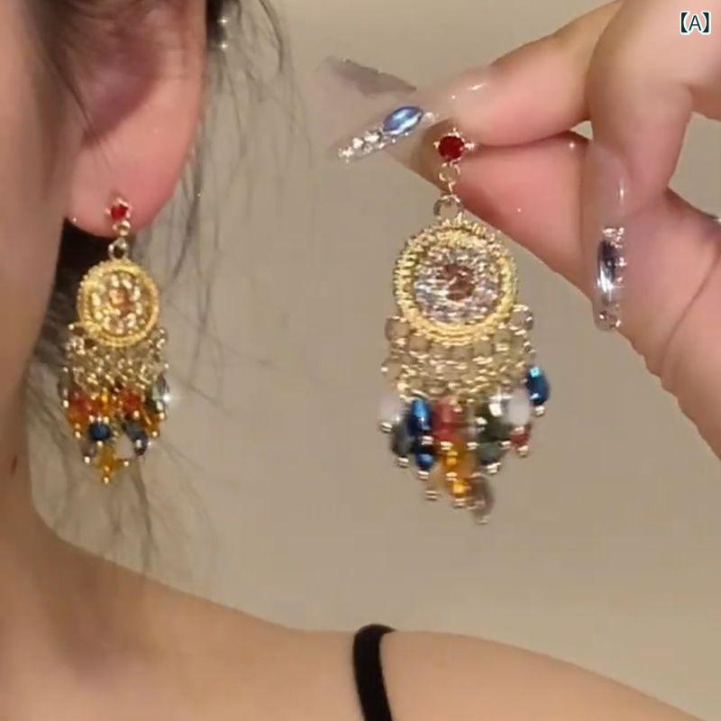 ピアス レディース アクセサリー クリスタル タッセル フリンジ レトロ エスニック ボヘミアン 民族風 大ぶり ビジュー 揺れる 派手 おしゃれ かわいい インパクト 小顔効果 個性的 デザイン 高級感 高見え パーティー お呼ばれ デート 発表会 華