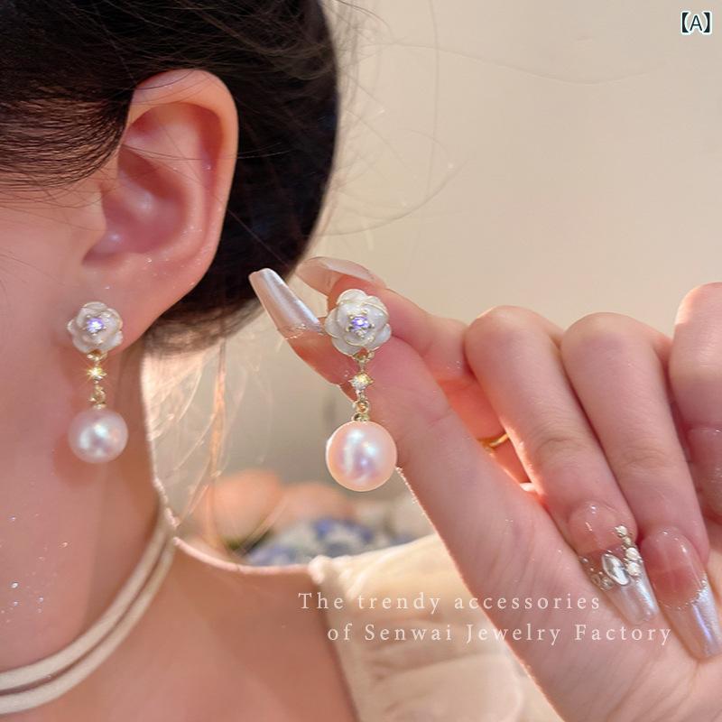 ピアス レディース パール カメリア レトロ フレンチスタイル 高級感 フェミニン 上品 エレガント 揺れる 耳飾り アクセサリー 大人かわいい 普段使い お呼ばれ 結婚式 パーティー ジュエリー ギフト 華奢感 フェイスライン 輝き 小顔効果 きれいめ