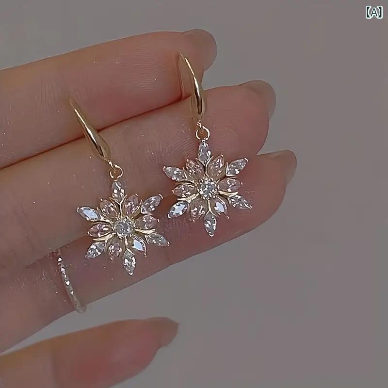 ピアス レディース ジルコニア 雪の結晶 氷柱 モチーフ 揺れる シルバー系 冬物 アクセサリー エレガント 華やか おしゃれ 大人かわいい クリスマスギフト デイリー ジュエリー 華奢 上品 デート パーティー 結婚式 成人式 フォーマル スタイリッシ
