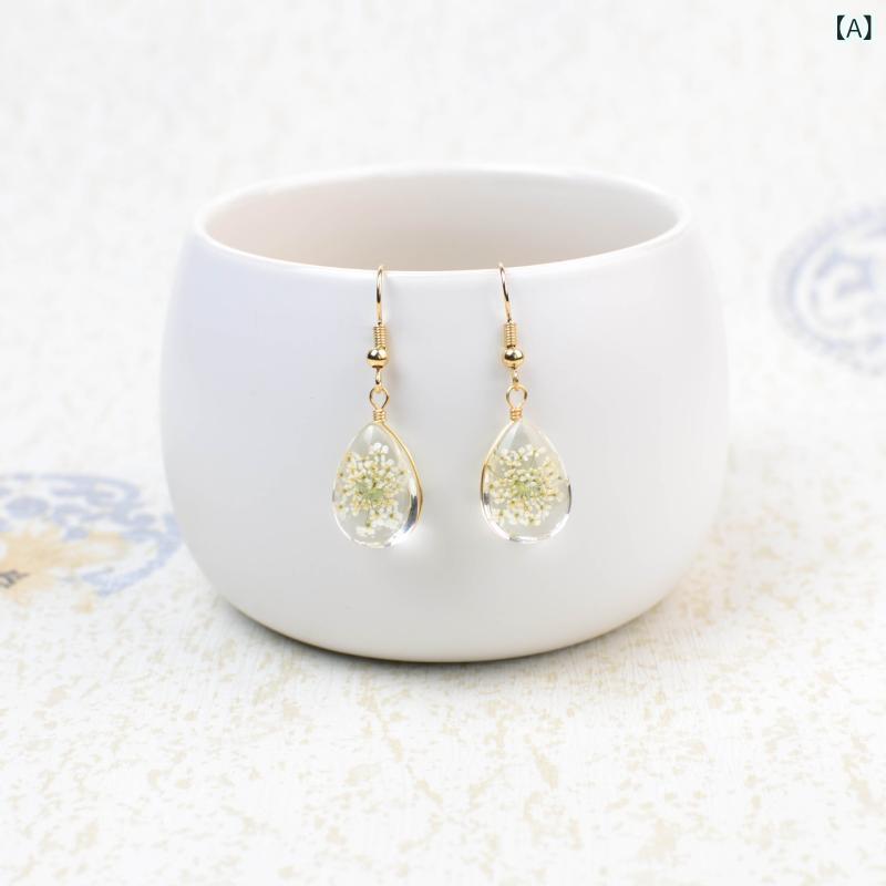 ピアス レディース アクセサリー ガラス 水滴形 雫型 揺れる リアルドライフラワー 押し花 蕾 レース ナチュラル 自然 小花 かわいい 田園風 ガーリー 透明感 清楚系 繊細 ハンドメイド 上品 おしゃれ 普段使い ギフト プレゼント 記念日 デート