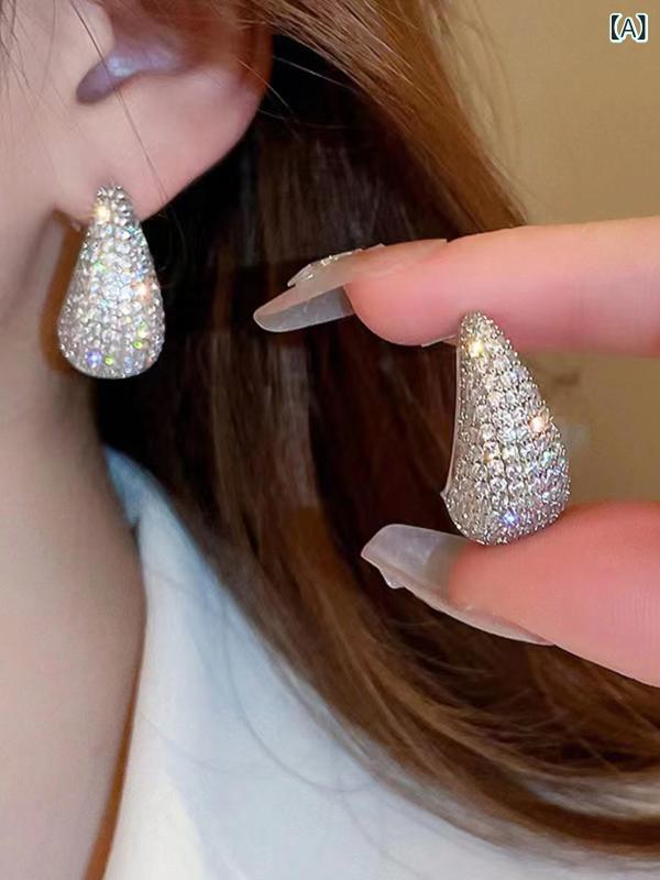 ピアス レディース アクセサリー ジュエリー 水滴型 揺れる シンプル 上品 きれいめ 小ぶり 軽量 華奢 繊細 おしゃれ デイリー カジュアル オフィス フォーマル パーティー 結婚式 ギフト お祝い 誕生日 記念日 シルバー ゴールド プレゼント 贈