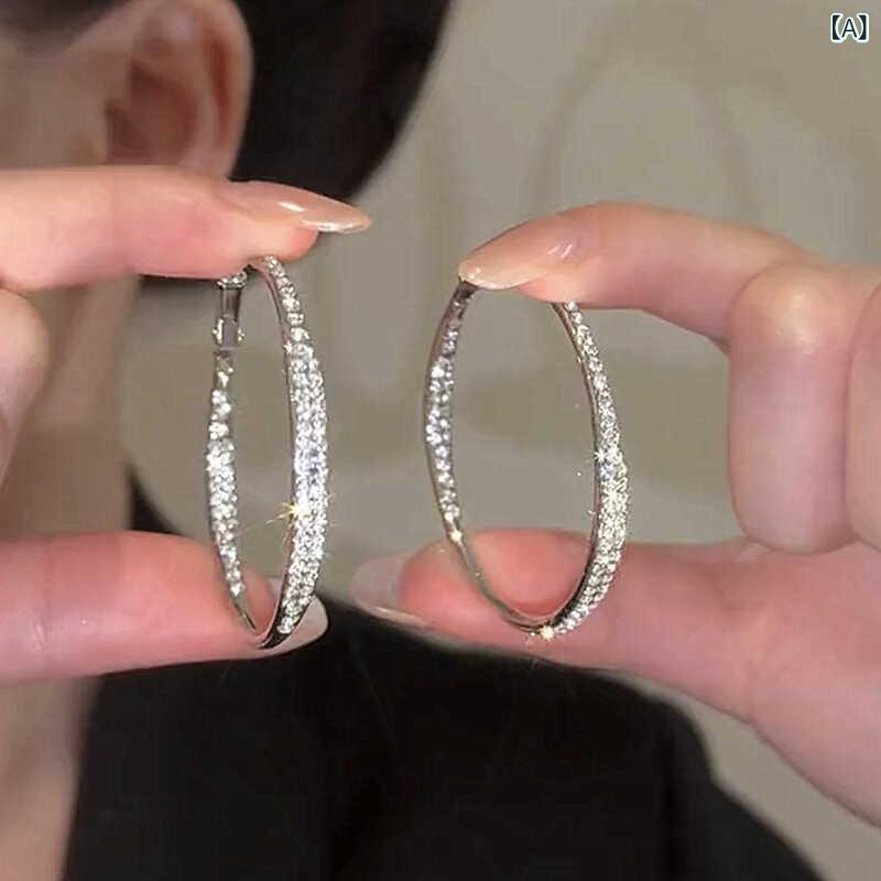 ピアス レディース 大ぶり フープピアス ジルコニア パヴェセッティング おしゃれ 高級感 デザイン性 シンプル 小ぶり 小さめ きれいめ 上品 華やか アクセサリー 耳飾り ジュエリー シルバー ゴールド 人気 普段使い デート 結婚式 パーティー 韓