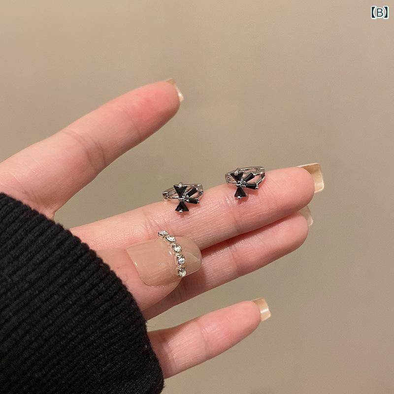 暮らしのお手伝いのピアス レディース 小ぶり 個性的 ジルコニア 蝶々 モチーフ シルバー 925銀針 シンプル 上品 カジュアル デザイン感 耳飾り 揺れない ノンホールピアス風 イヤーカフ おしゃれ かわいい 大人 普段使い デート 通勤 オフィス フェミニン 韓国風｜アングル2
