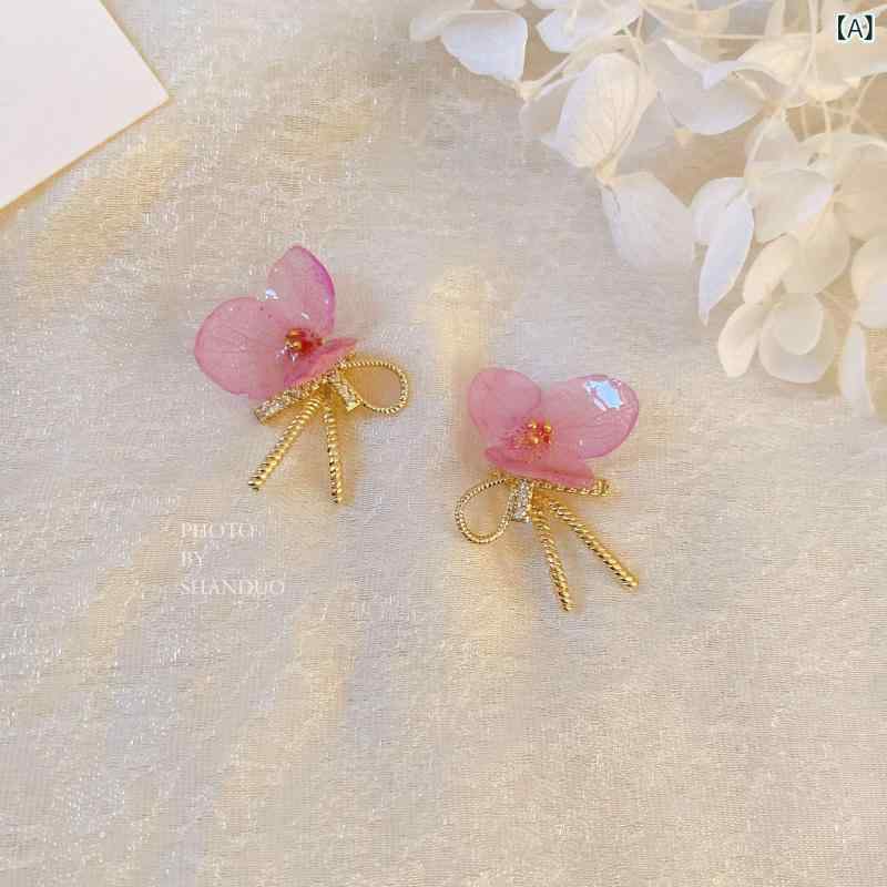 ピアス レディース アクセサリー 手作り オリジナル 滴下樹脂 蝶結び 紫陽花 花モチーフ かわいい 甘め スイート ナチュラル 揺れる イヤリング 樹脂加工 リアルな花 フラワーデザイン ハンドメイド 華やか 繊細 軽量 おしゃれ ガーリー フェミニン