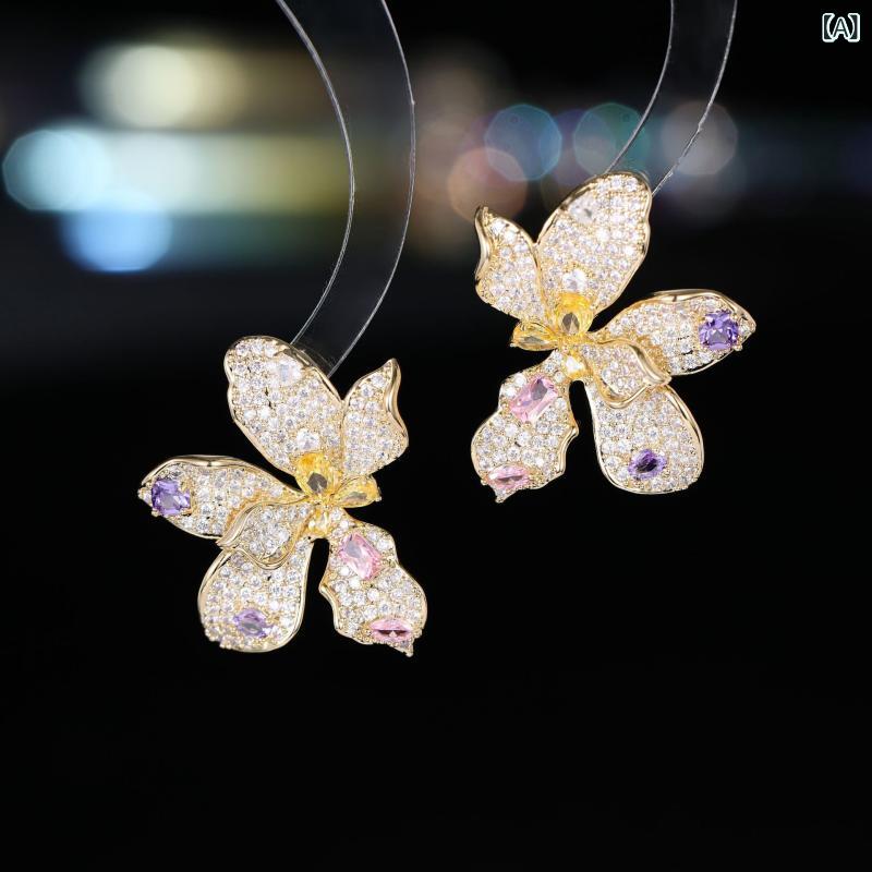 ピアス レディース アクセサリー 耳飾り 立体 花 フラワー モチーフ ジルコニア 装飾 925銀針 シルバー 高級感 華奢 エレガント 上品 繊細 デザイン 小ぶり デイリー カジュアル お呼ばれ パーティー 結婚式 成人式 ギフト プレゼント 贈り物