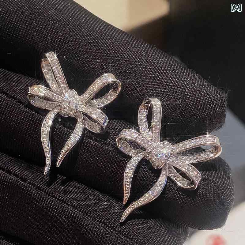 ピアス レディース アクセサリー ビジュー リボン 揺れる キラキラ かわいい おしゃれ 大人かわいい 上品 高見え 高級感 エレガント フェミニン 華奢 デート お呼ばれ パーティー 通勤 普段使い シルバー系 記念日 プレゼント