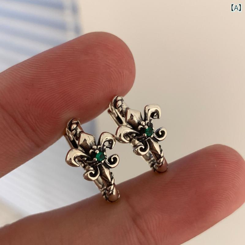 ピアス レディース ジルコニア フープピアス 祖母緑 エメラルドグリーン レトロ ボタニカル 植物柄 アヤメ 鳶尾花 モチーフ 小ぶり 軽量 高級感 ゴールドメッキ加工 上品 大人かわいい エレガント 普段使い パーティー 通勤用 デート 記念日 プレゼ