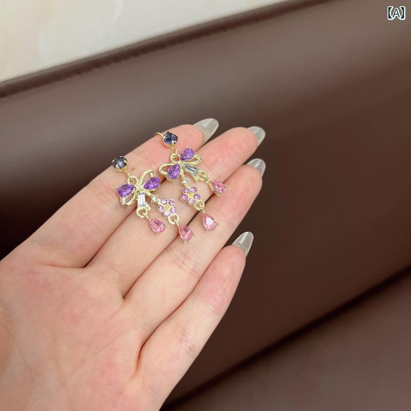 ピアス レディース ジュエリー アクセサリー ロングピアス 耳飾り 花 フラワー モチーフ 蝶結び リボン ジルコニア キラキラ 揺れる フリンジ タッセル 欧米風 スウィート ガーリー フェミニン 小ぶり 上品 高級感 華やか おしゃれ かわいい デート