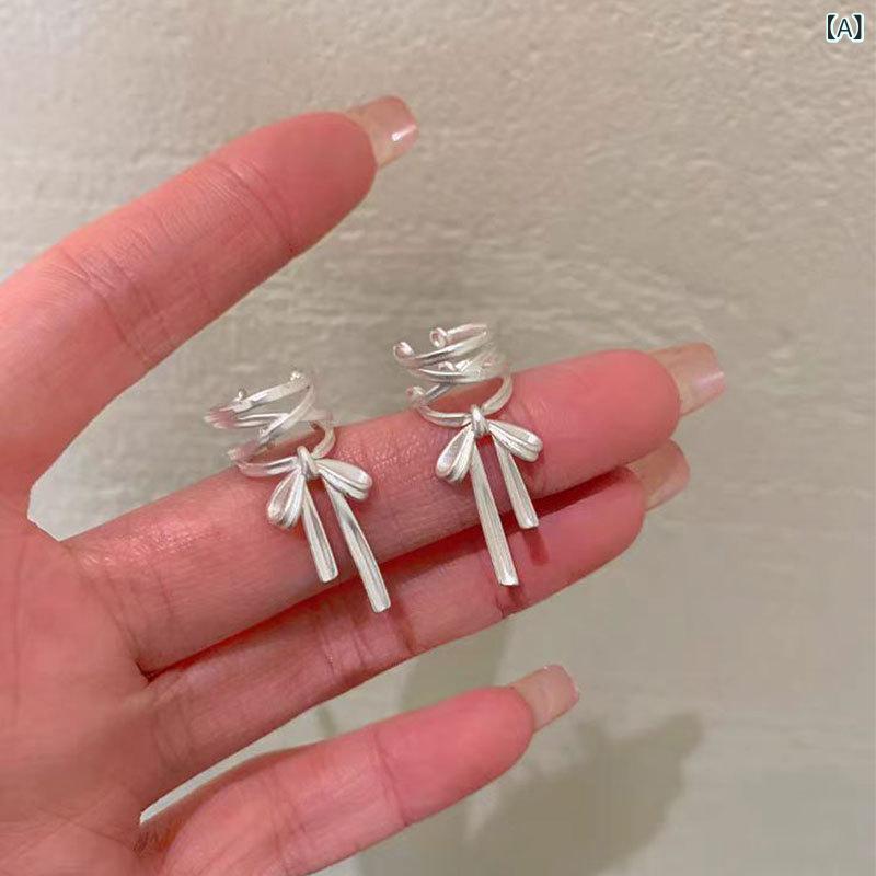 イヤーカフ レディース アクセサリー 耳飾り ピアス風 ノンホールピアス 蝶結び リボン 揺れる 精巧 マット つや消し シンプル 個性的 おしゃれ 合わせやすい ツイスト メタル 上品 かわいい デイリー カジュアル オフィス パーティー ギフト プレ