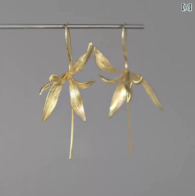 ピアス レディース レトロ アイリス 花型 チェーンピアス ロングピアス アンティーク調 高級感 ジュエリー 耳飾り 揺れる アクセサリー 小ぶり 小さめ 華奢 繊細 上品 エレガント 耳元 アクセ スタッドピアス 普段使い お呼ばれ 結婚式 パーティー