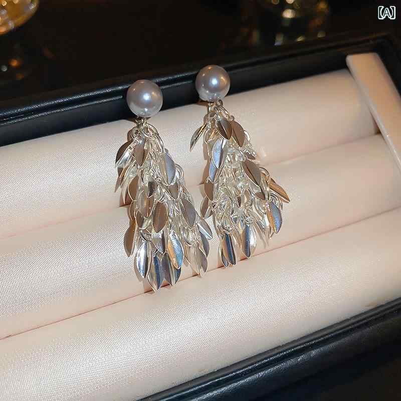 ピアス レディース アクセサリー ジュエリー 揺れる リーフ モチーフ パール 真珠 シルバー 925 銀針 ロング フック エレガント 小ぶり 個性的 デザイン シンプル 上品 きれいめ 大人 かわいい 華奢 パーティー 結婚式 デート プレゼント ギ