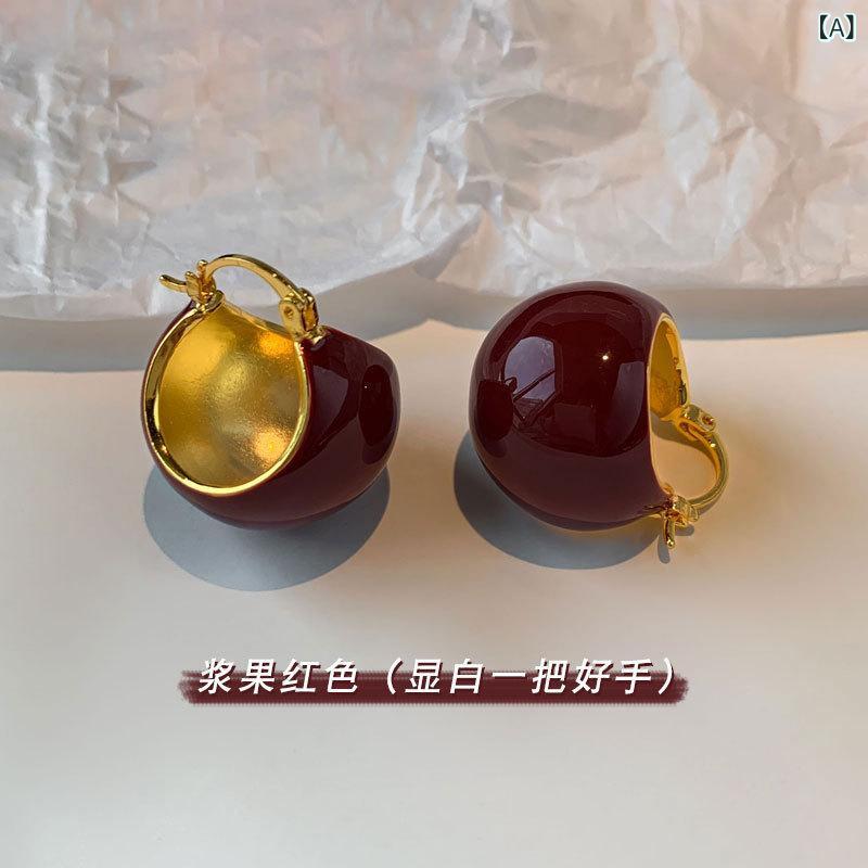ピアス レディース レトロ 港風 エナメル 釉薬 丸型 球体 ヨーロッパ風 アメリカ風 小ぶり 高級感 独特 大気的 耳飾り 耳輪 アクセサリー ゴールド 金属製 華奢 シンプル エレガント クラシック カジュアル おしゃれ ファッション アイテム デザ