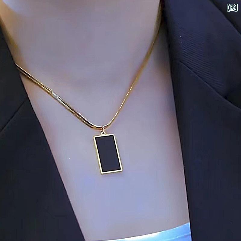 暮らしのお手伝いのネックレス レディース 二連 重ね付け スクエア プレート チェーン 鎖骨 チェーン アクセサリー チョーカー チタン鋼 シンプル 大人かわいい おしゃれ デイリー カジュアル オフィス 通勤 通学 お出かけ プレゼント ギフト ラッキーアイテム 耐久性｜アングル2