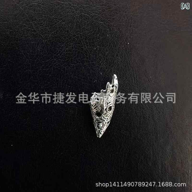 ネックレス ペンダント 男女兼用 狼の牙モチーフ 獣牙 牙飾り 合金製 銀古美 アン...