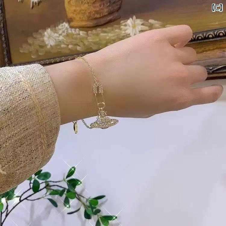 ネックレス レディース 土星モチーフ チェーン シルバー色 大ぶり アクセサリー ファッション小物 普段使い カジュアル デザイン性 おしゃれ シンプル 個性的 トレンド 重ね付け 合わせやすい 大人かわいい きれいめ ギフト 贈り物 プレゼント 普段使の商品画像 3