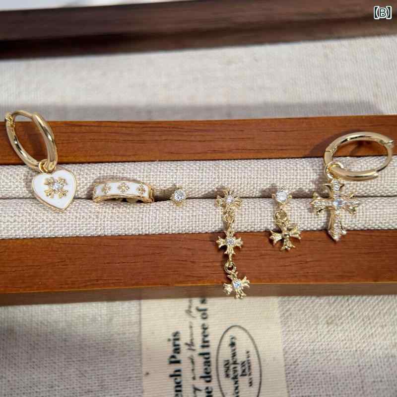 暮らしのお手伝いのピアス レディース 6点セット ゴールド色 フレンチスタイル ヴィンテージ風 ジルコニア 十字架 クロス イヤリング イヤーカフ 耳飾り 高級感 耳アクセサリー 普段使い デイリー 通勤 通学 記念日 ギフト パーティー お呼ばれ 華奢 アクセント おし｜アングル2