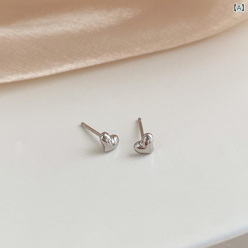 ピアス レディース シルバー ハート 小ぶり きらきら シンプル 小さめ 上品 華奢 エレガント おしゃれ かわいい 大人かわいい 普段使い オフィス用 通勤用 記念日 プレゼント デート用 お出かけ用 贈り物 耳飾り アクセサリー ジュエリー 雑貨 フ