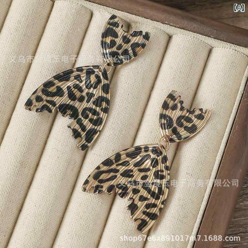 ピアス レディース ヒョウ柄 幾何学模様 円形 フープピアス レトロ ファッション おしゃれ クール系 かわいい 高級感 普段使い オフィス カジュアル シンプル 華奢 軽量 揺れる アクセサリー 耳飾り ジュエリー ギフト 大人っぽい 存在感 インパク