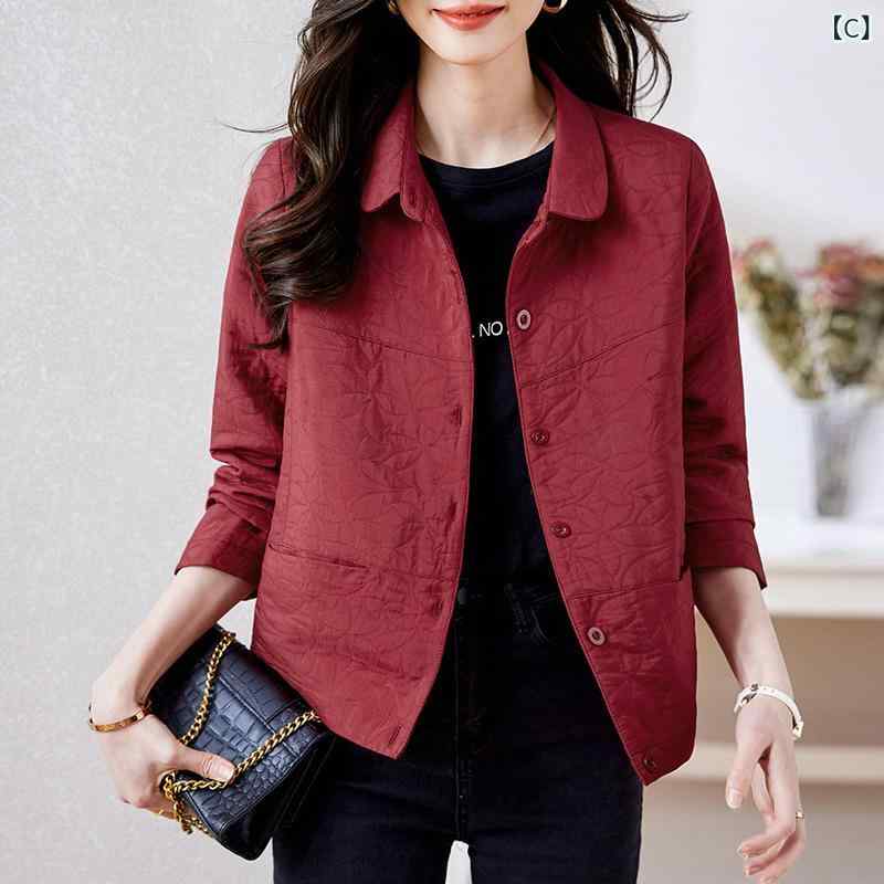 暮らしのお手伝いのジャケット レディース 秋服 ショート丈 アウター 赤色 羽織り 刺繍入り 小襟 襟付き 羽織 上着 母親用 母の日 カジュアル 通勤用 オフィス お出かけ ゆったり 体型カバー 着痩せ 細見え プラスサイズ 大きいサイズ 高級感 普段使い 無地 エレガ｜アングル3