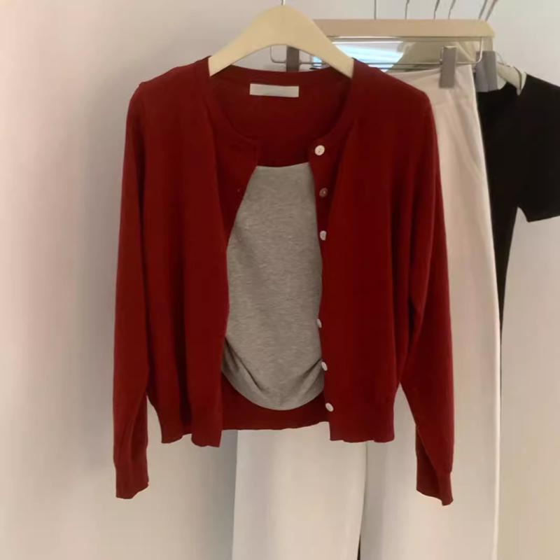 ニットカーディガン レディース 秋服 羽織り トップス ゆったり 長袖 前開き ボタン付き Vネック ショート丈 無地 シンプル 体型カバー 着痩せ お腹周り 細見え レッド 赤色 カジュアル 普段使い 防寒 保温性 オフィス お出かけ デート 大人かわ