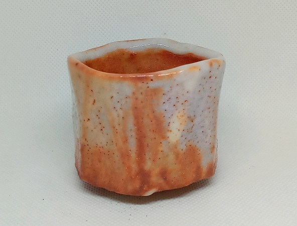 酒器　酒盃・ぐい呑み、志野　M-tu8-2、樋口雅之 (ひぐち 　まさゆき) 作、桐共箱　新品。