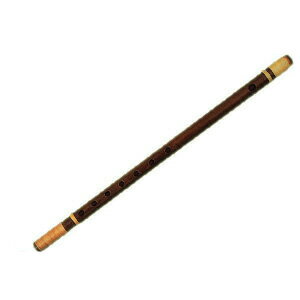 商品内容 お囃子用・古典調とよばれる篠笛の中でも燻煙仕上げを施した最高級品の篠笛です。数多くある竹の中から特に優れた物を選び、5年以上しっかりと寝かせ、上質な竹のみを使用して作られた篠笛「竹峰」その厳選された竹の中でも節を残せる僅かな竹を使用。昔ながらの燻煙を重ねることで、深い色艶と風合いを実現。内側は本漆仕上げです。籐は竹を彫り、埋め込むように巻いております。もちろん職人が良質な音を追求した燻煙彫込仕上げの逸品です。 注意事項 調子：1本調子指穴：七つ穴・六つ穴燻煙仕上げ・籐両巻専用笛袋付※ドレミ調には調律されておりませんのでご注意ください。※写真は7穴8本調子です。獅子田竹峰 篠笛 お囃子用 お祭り用 6穴・7穴 1本調子 燻煙仕上 籐両巻 和楽器 日本文化 習い事 高品質 プロ