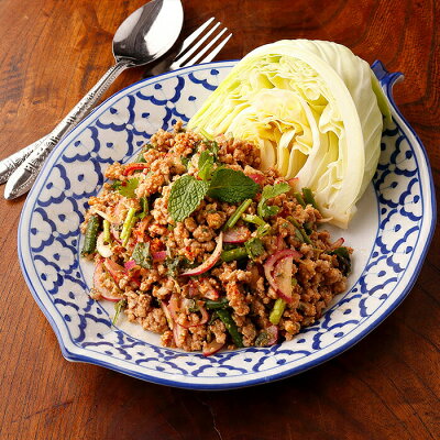 タイで食べた ラープセット（スパイシーひき肉サラダ） 