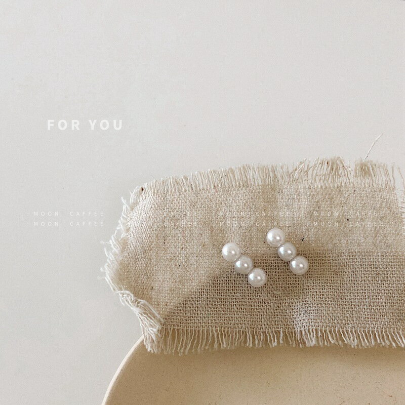 イヤーカフ ピアス パールピアス ゴールド 3連パール 両耳用 パール ラインピアス 金 3連パールピアス フェイクパール スタッドピアス 3連 スティックピア...