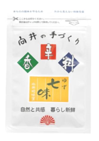 ■容量：10g■原材料：ゆず、本たか唐辛子、黒胡麻、金胡麻、すじ青のり、おの実、けしの実、山椒の実、山椒の葉■賞味期限：製造日より365日■保存方法：＊湿気を避け冷暗所にて保存して下さい。 M■配送方法：常温☆厳選した和風香辛料をほどよく調合し、辛味を抑えた独自の風味です。 ☆大分・福岡産の天然ゆずを乾燥させ、たっぷり配合しました。 ☆合成着色料、保存料、香料、増量物等の添加物は入っていません。 ☆大量生産せず少量ずつ細心の注意をはらって手作りし、作り立ての味と香りをそのままパックしてあります。（分類：加工食品/調味料　2/香辛料）※JANコード：4975812400651 ※手配商品のため、メーカーの在庫状況によっては欠品となる場合があります。 また、手配商品につきましては、ご注文後のキャンセルはできませんのでご了承ください。