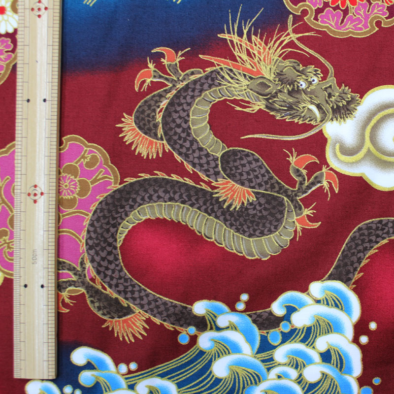 樂天商城 - 和調木綿（金彩荒波に龍と雪輪文様）エンジ　【布地　生地　和柄】【和柄生地】