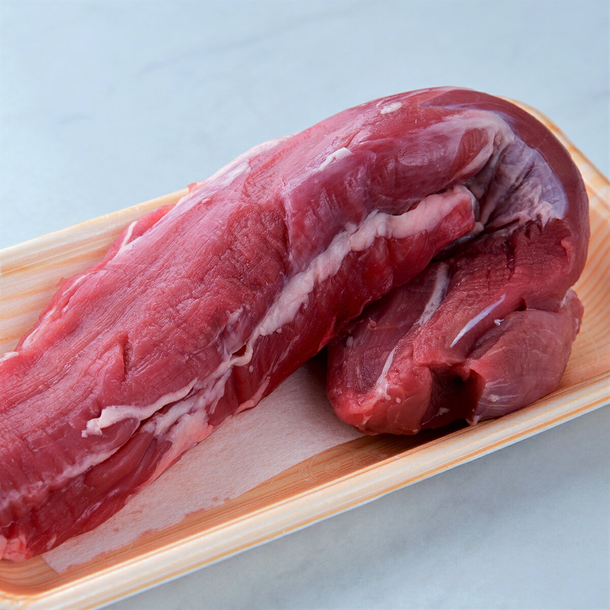 脂肪は少なくあっさりやわらか。 名　称 豚ヒレ肉 産地名 国産 内容量 1本約400g 賞味期限 冷凍　3週間 保存方法 冷凍：−18℃以下で保存　