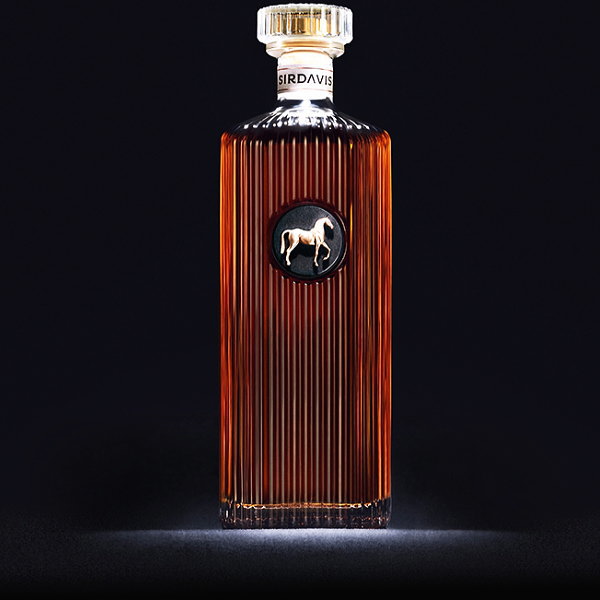 正規品『 サーデイヴィス シグネチャー 700ml箱なし 』アメリカンウイスキー モエ・ヘネシーとビヨンセ・ノウルズ・カーターが共同開発 斬新かつ驚くべきテイストで数々の賞を受賞 ライ麦特有のスパイシーな味わいとジューシーな赤い果実の骨格のある味わい 馬 午年 干支