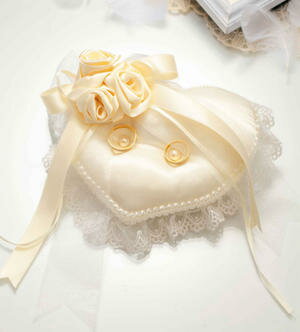 【完成品】バラのスウィートリングピロー【リングピロー ハート 結婚式 ブライダル ウェディング ウエディング バラ シャンパン】 【パナミ手芸メーカー直販 タカギ繊維】 【完成品】バラのスウィートリングピロー【リングピロー ハート 結婚式 ブライダル ウェディング ウエディング バラ シャンパン】 【パナミ手芸メーカー直販 タカギ繊維】