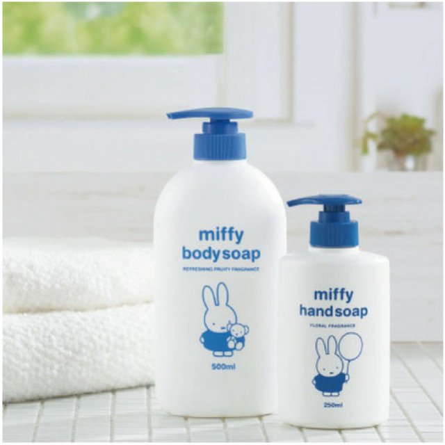 熊野油脂miffy　ミッフィー　薬用液体ハンドソープセットギフト　薬用　コロナ　ウイルス　予防　対策　手洗い　殺菌成分　菌　清潔　弱酸性　無添加　敏感肌　イソプロピルメチルフェノール　液体　キャラクター　洗浄 ボディソープ　体　ボディ　ハンド カモミール