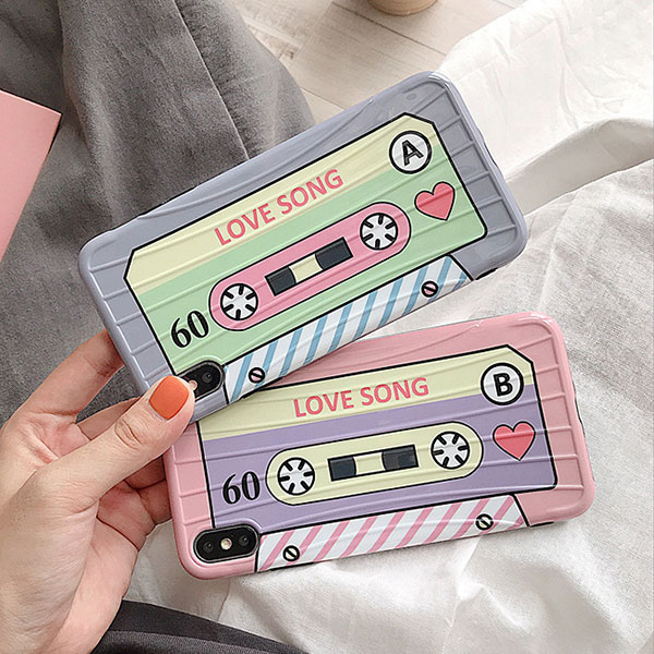 iPhone case Love Song Cassette Tape ラブソング カセットテープ トラベル ケース レトロ 恋歌 パステル ピンク ブルー 可愛い 旅行 スーツケース キャリーバッグ ユニーク 可愛い 韓国 ファッション デザイン スマートフォン スマホケース スマホカバー アイフォンケース