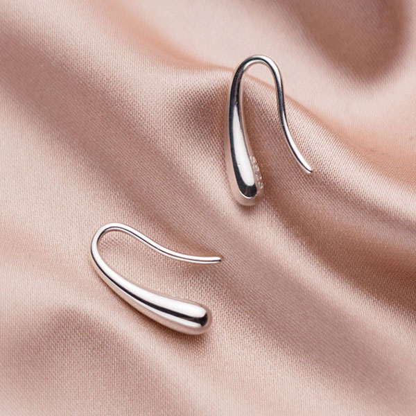 Silver925 Earrings シルバー 925 ティアドロップ 涙 ピアス シルバー925 アクセサリー ジュエリー シンプル 銀 金属アレルギー レディース 女性用 母の日 誕生日 記念日 クリスマス ラッピング ギフト 母 彼女 妻 おすすめ 送料無料 Silverの商品画像 2