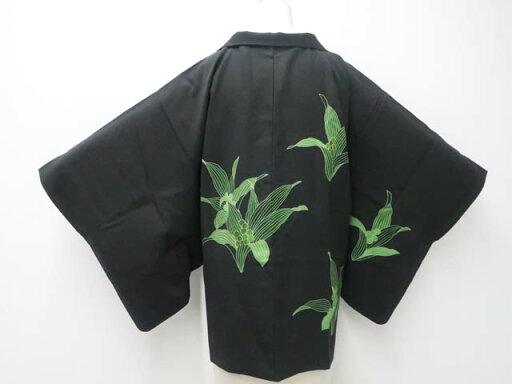 【中古】【着物】黒羽織 絵羽柄 植物文 羽織紐付き 身丈約74cm 裄丈約63cm r7z05-391【リサイクル】宝の山 【中古】【着物】黒羽織 絵羽柄 植物文 羽織紐付き 身丈約74cm 裄丈約63cm r7z05-391【リサイクル】宝の山