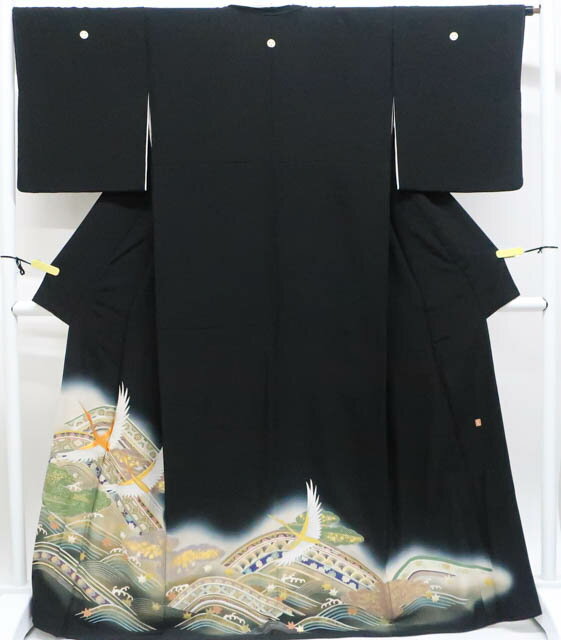 【中古】【着物】黒留袖 五つ紋 金彩 落款入り 金駒刺繍 波、雲取り、飛鶴文様 比翼仕立て 身丈約168.5cm 裄丈約66.5cm kyo7z05-436【リサイクル】宝の山