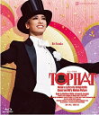 中古市場/花組Blu-ray Disc TOP HAT 花組 (Blu-ray) 【TOP HAT】 心躍るダンスと音楽で綴る、小粋でロマンティックなラブストーリー フレッド・アステアとジンジャー・ロジャースによるハリウッド黄金期のミュージカル映画を舞台化した「TOP HAT」は、2011年のイギリス国内ツアーでの初演以降、ロンドン・ウエストエンドでも600回以上上演され、ローレンス・オリヴィエ賞を3部門受賞するなど、世界中の観客を魅了してきたミュージカル作品です。 2015年の宙組による日本初演も好評を得た本作を、柚香光を中心とした花組にて再演致します。心躍るダンスと音楽で綴る、小粋でロマンティックなラブストーリーを！ 『TOP HAT』 新作レビューに出演するため、ロンドンにやって来たジェリー・トラバースは、同じホテルに滞在していたデイル・トレモントに一目惚れ。 デイルもまた、陽気でチャーミングなジェリーに心を奪われていくが、ひょんなことからジェリーが友人マッジの夫ホレス・ハードウィックであると誤解してしまう。 そうとは知らないジェリーは、何とかデイルを振り向かせようと躍起になるが、デイルの誤解は新たな誤解を生み、やがて事態は周囲を巻き込んだ大騒動に・・・。 果たして、ジェリーとデイルの恋の行方は――? 【収録内容】 ○公演映像 ○特典映像（Special Movie＠稽古場) 【おことわり】 ※映像及び音楽の割愛、差し替え等はございません。 ※著作権上の理由により、タカラヅカ・スカイ・ステージでの放送はございません。 あらかじめご了承ください。 2022/06/30 TCAB-183 梅田芸術劇場 (2022/04/03) 柚香光・星風まどか・水美舞斗・航琉ひびき （専科）輝月ゆうま　他 &nbsp;