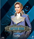 雪組/Blu-ray Disc CAPTAIN NEMO …ネモ船長と神秘の島… （Blu-ray Disc） 彩風咲奈が孤高の英雄の美学を描いた名作がブルーレイ化！ 【CAPTAIN NEMO …ネモ船長と神秘の島…】 ジュール・ヴェルヌの海洋SF小説「海底二万里」を元に、潜水艦ノーチラス号で植民地支配を目論む国々に敢然と戦いを挑む孤高の英雄、ネモ船長を、新たな視点で描いたミュージカル・ファンタジー。 19世紀後半。 イギリス政府は、南極付近で相次ぐ沈没事故の調査の為、海洋気象学者・レティシアらを拉致し南極へと向かうが、途中、装甲艦は沈没し、彼らはある島へ漂着する。 そこは、科学の力で自然が管理された神秘の島マトカ――。 島の主で、物理学者でもあるネモ船長は、植民地支配から逃れてきた人々を島に住まわせ護ってきた。 争わず命を大切にすること、立ち入りを禁じる場所に近づかないことを条件に、彼らは島に迎えられるが、ある時、レティシアは潜水艦を見つけ、行方不明だった父・モリエ博士と再会する。 かつてロシア帝国は植民地拡大の為に潜水艦を造ろうとネモ船長やモリエ博士を拉致した。 しかしネモ船長らは潜水艦ノーチラス号を奪い、姿を隠し暮らしてきたのだ。 科学が戦争の道具とされることに心を痛め、敵であろうと命を奪わずに戦うことを掲げるネモ船長の姿は、レティシアたちの心を動かしていく。 そんな中、ロシア軍の不審船が島に向かっていた……。 【収録内容】 ○公演映像 ○特典映像（稽古風景） ○8ページカラーブックレット付き ※映像及び音楽の割愛、差し替え等はございません。 ※公演映像・特典映像（稽古風景）は2017年12月に発売されたDVD商品と同じです。 2022/12/08 TCAB-200 シアター・ドラマシティ（2017/09/22） 彩風咲奈・彩みちる・(専科）汝鳥伶・華形ひかる　他　他 &nbsp;