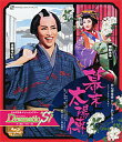 中古市場/雪組Blu-ray Disc 幕末太陽傳/Dramatic“S”!（中古Blu-ray Disc） 早霧せいな・咲妃みゆサヨナラ公演 第103期初舞台生お披露目公演 『幕末太陽傳』 …1957年に封切られた、鬼才・川島雄三監督の代表作である映画「幕末太陽傳」。 「居残り佐平次」を中心に、「品川心中」、「三枚起請」、「お見立て」他の古典落語を組み合わせ、実在した品川の遊廓・相模屋を舞台に起こる様々な人間模様を軽妙なタッチで描いた、日本映画史に燦然と輝く名作。 生への活力が漲る中に憂いを漂わせる人情喜劇に、早霧せいなを中心とした雪組が挑みます。 時は幕末、文久二年、世の中いよいよ喧しい時代。 北の吉原と並び称された南の品川宿に、その海鼠壁から土蔵相模と呼ばれた旅籠「相模屋」があった。 その相模屋に、ある日佐平次という町人がふらりとやってくる。そして、豪勢に芸者を呼び大尽遊びに興じるが…実はこの男、懐に一銭も持ち合わせていなかった…。 翌朝、堂々と居残りを決め込んだ佐平次は、番頭や若い衆顔負けの仕事ぶりで相模屋を駆け回り、次々起こる騒動を持前の度胸と才覚で解決していく。板頭への返り咲きをねらう女郎おそめや、異人館焼き討ちの計画を練る高杉晋作ら長州藩士たちとも交友を深めた佐平次は、いつしか郭の人気者となるのだが……。 『Dramatic“S”!』 … “S”をキーワードに繰り広げる「Song＆dancing Show」。 ショースター（Show Star）として輝き（Splendor）を放つ早霧せいな（Seina Sagiri）率いる雪組（Snow troupe）の魅力を、最大限詰め込んだショーシーン（Show Scene）の数々をお届け！！ 【収録内容】 ◆公演映像 ◆スターアングル（別アングル映像） ◆特典映像（稽古風景） 16ページカラーブックレット付き ※公演映像、特典映像（稽古風景）、ブックレットは、ブルーレイとDVD同じ内容です。 2017/07/20 TCAB-49 宝塚大劇場(2017/05/12) 早霧せいな・咲妃みゆ・望海風斗・彩風咲奈・彩凪翔・鳳翔大・梨花ますみ・奏乃はると （専科）汝鳥伶・悠真倫 &nbsp;