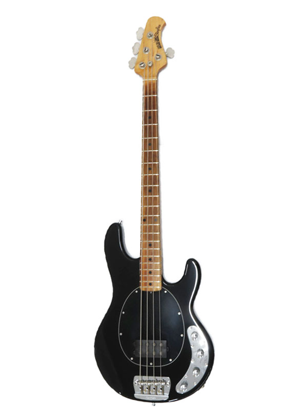 【MUSICMAN】ミュージックマン『エレキベース』StingRay 4 2005年製 1週間保証【中古】 名　称 エレキベース 型　番 StingRay 4 年　式 2005年製 種　類 エレキベース 材　質 ボディ：アッシュ ネック：メイプル フィンガーボード：メイプル ピックアップ：オリジナルピックアップ 重　量 約4.13kg ギャランティー なし 付属品 オリジナルハードケース 保証期間 1週間保証 ランク BC品 状　態 【ネック】：ストレート 【フレット】：残り6割程度 【トラスロッド】：余裕あり 【ナット幅】：約43.1mm ボディやピックアップなどに傷、スレ、小打痕、塗装欠けが見られ、付属ハードケースに汚れ、劣化、外装割れなどの使用感が見られます。 専門の工房にて、フレットのすり合わせ、ナット交換、ネックのセットアップを含むメンテナンス済みで、 プレイヤーズコンディションには特に目立った問題はありません。