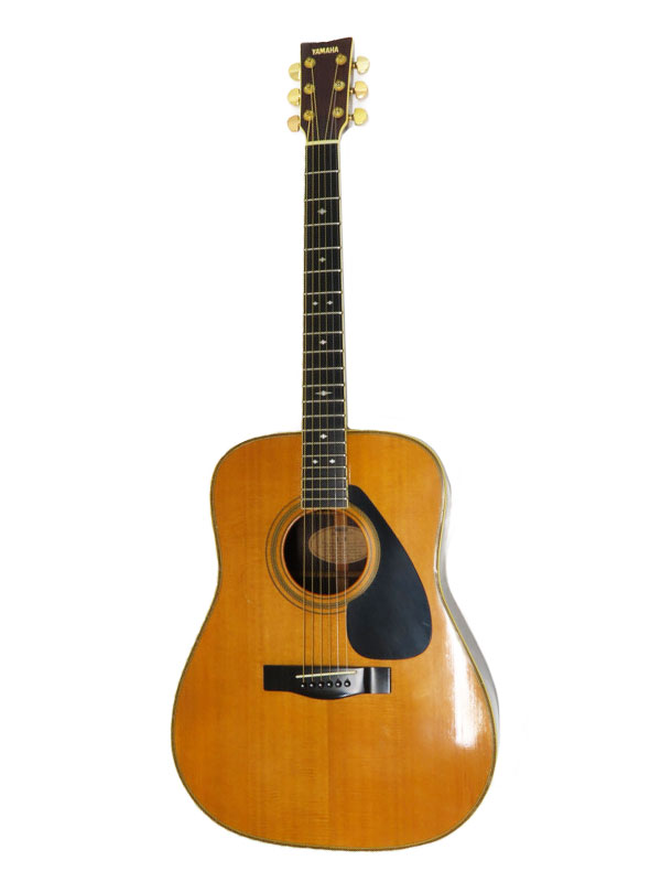 【YAMAHA】ヤマハ『アコースティックギター』L-8後期 1週間保証【中古】 名　称 アコースティックギター 型　番 L-8後期 種　類 アコースティックギター 材　質 ボディトップ：スプルース単板 サイド：パリサンドル単板 バック：パリサンドル ネック：マホガニー フィンガーボード：エボニー 重　量 約2.26kg ギャランティー なし 付属品 社外製ギグバッグ 保証期間 1週間保証 ランク BC品 状　態 【ネック】：ストレート 【フレット】：残り7割程度 【ロッド】：余裕あり 【ナット幅】：約43.1mm ・ボディトップ・バックに傷、塗装クラックが見られます。 ・金属パーツにくすみが見られます。 弦高は12フレット上で、6弦側が約3.1mm、1弦側が約2.2mmです。 専門の工房にて、フレットのすり合わせ、ナット交換、ネックのセットアップ、バインディング接着、エンドピン交換を含むメンテナンス済みで、 プレイヤーズコンディションには特に目立った問題はありません。