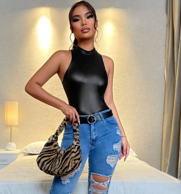 レオタード 　オールインワン ダンス衣装【PU合革 レーザー フェイクレザー】 メタリック　エメラル　団体衣装　ハイネック　トップス　ブラック　大人用　レディース　JAZZ　K-POP　チアダンス　イベント 文化祭 ジャズダンス 高校生　団体服　レッスン着　ボトムス舞台演出